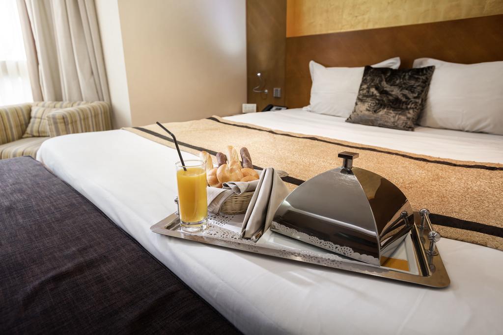 The Dostyk Hotel Almati Kültér fotó